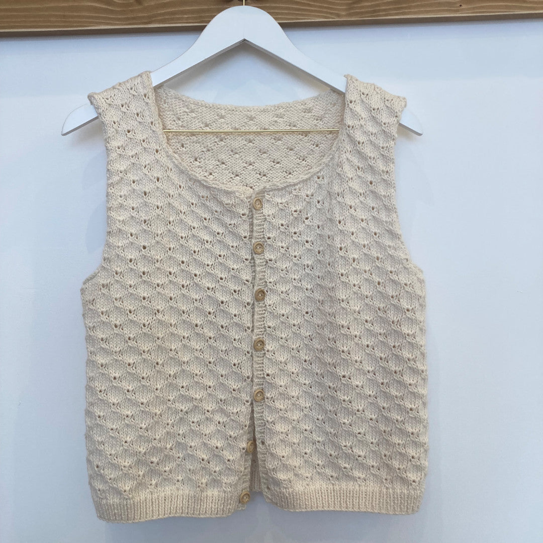 Patron tricot Gilet sans manches Izaro – Modèle femme PDF